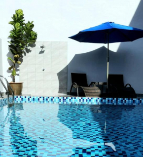 2Houses with A Huge Private Pool 8 Bedrooms & 8 Bathrooms